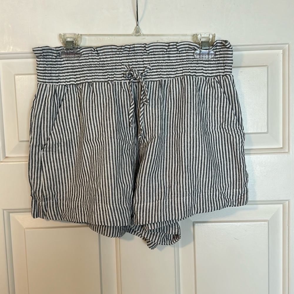 Navy and white striped linen shorts - women’s medium